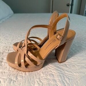 Chinese laundry, nude, patent, heel sandals with crisscross straps buckle